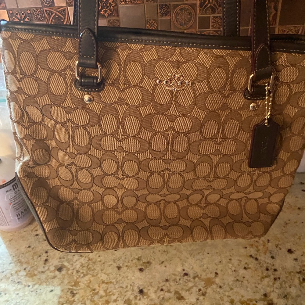 Beautiful brown and gold coach shoulder bag.